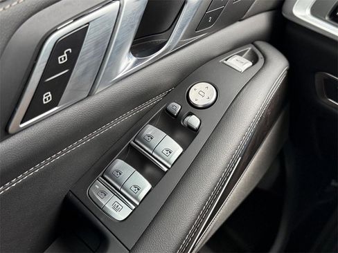 Used 2024 BMW X7 xDrive40i w/ Executive Package image 22