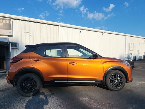 Used 2021 Nissan Kicks SR FWD image 6