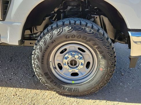 New 2026 Ford F250 XL w/ XL Off-Road Package image 14