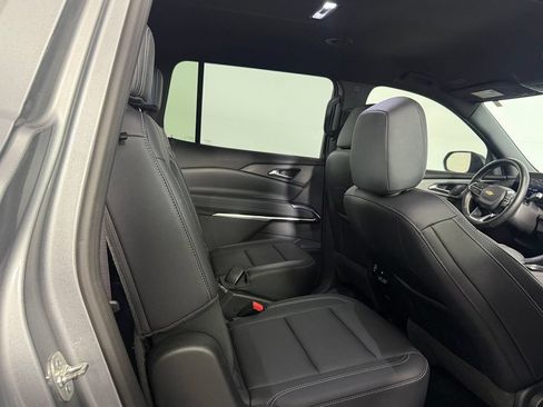 Used 2025 Chevrolet Traverse LT FWD image 21