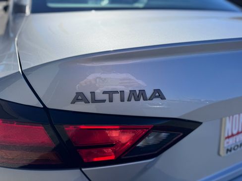 Used 2024 Nissan Altima 2.5 SV FWD image 5