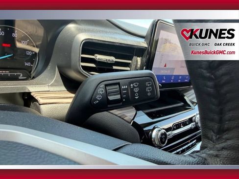 Used 2023 Ford Explorer Limited AWD/4WD image 29