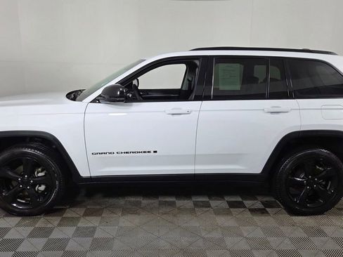 Used 2023 Jeep Grand Cherokee Limited w/ Black Appearance Package image 5