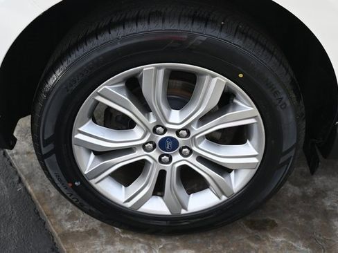 Used 2019 Ford Edge Titanium w/ Equipment Group 301A image 12
