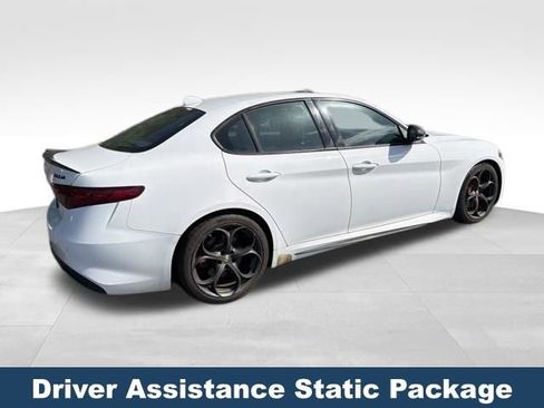 Used 2019 Alfa Romeo Giulia Ti RWD image 6