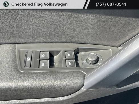 Used 2021 Volkswagen Tiguan SE w/ Panoramic Sunroof Package AWD/4WD image 16