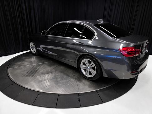 Used 2018 BMW 330i Sedan w/ Convenience Package RWD image 10