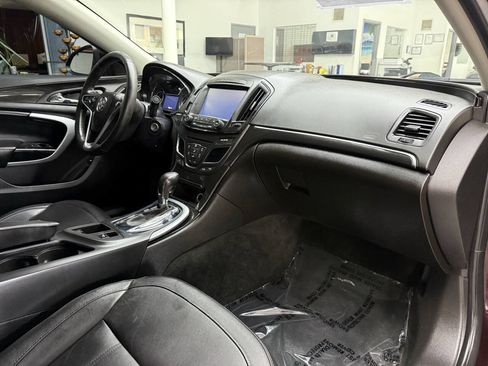 Used 2017 Buick Regal Sport Touring FWD image 18
