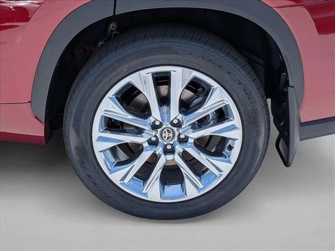 New 2026 Toyota Highlander Limited AWD/4WD image 10