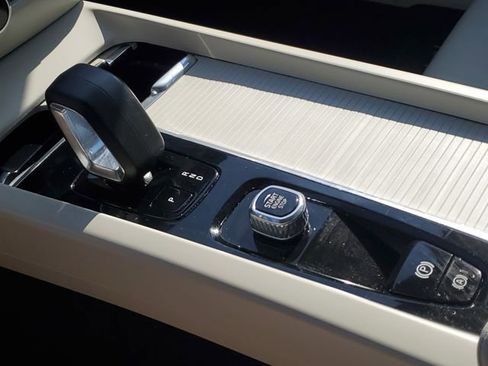 Used 2024 Volvo S60 B5 Core image 17