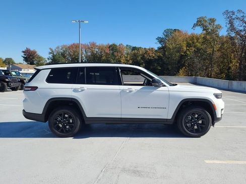 New 2025 Jeep Grand Cherokee L Altitude RWD image 18