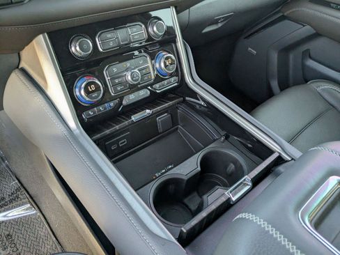 Used 2024 GMC Yukon XL Denali image 15