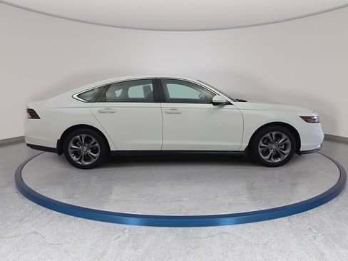 Used 2024 Honda Accord EX image 4