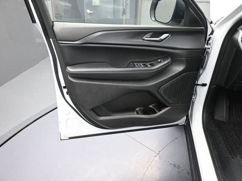 Used 2023 Jeep Grand Cherokee L Laredo RWD image 30