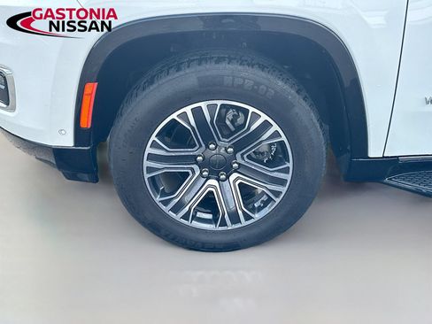 Used 2024 Jeep Wagoneer Series II w/ Flexible Seating Group RWD image 41