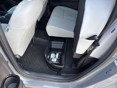 Used 2025 Hyundai Santa Cruz SEL AWD/4WD image 36