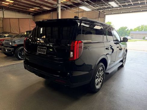 Used 2025 Ford Expedition Active AWD/4WD image 5