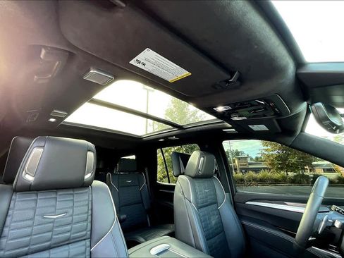 Used 2025 Cadillac Escalade V w/ LPO, ONYX Package image 13