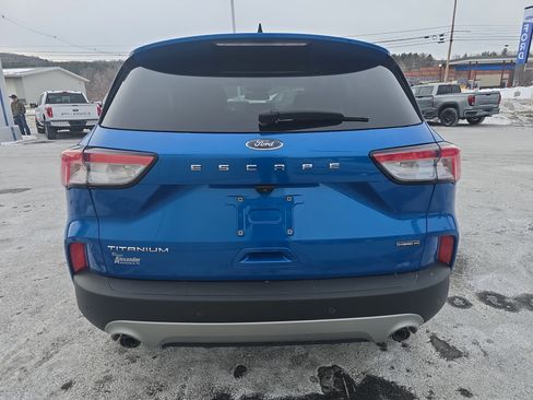 Used 2021 Ford Escape Titanium image 4