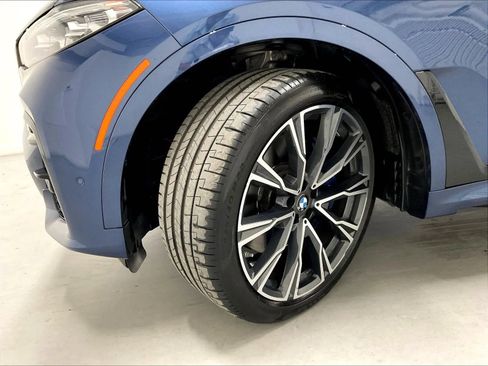 Used 2022 BMW X7 xDrive40i w/ M Sport Package AWD/4WD image 49