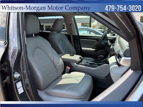 Used 2022 Toyota Highlander XLE AWD/4WD image 14
