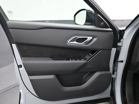 New 2026 Land Rover Range Rover Velar Dynamic SE AWD/4WD image 17