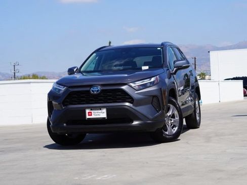 Used 2024 Toyota RAV4 LE AWD/4WD image 5