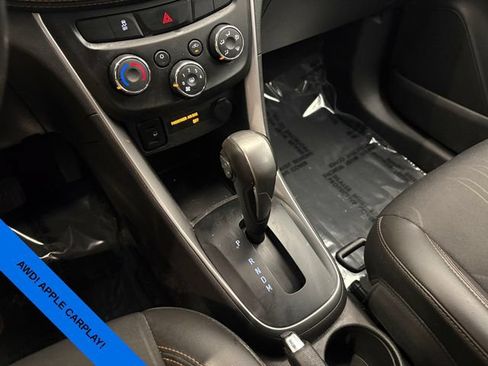 Used 2022 Chevrolet Trax LT w/ LT Convenience Package AWD/4WD image 19