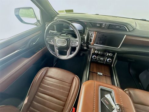 Used 2023 GMC Yukon Denali Ultimate image 9