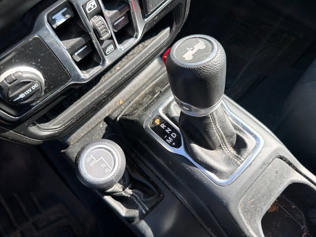 Used 2020 Jeep Wrangler Unlimited Sahara AWD/4WD image 23