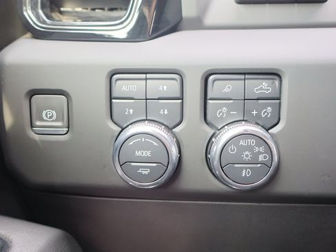 Used 2024 GMC Sierra 2500 AT4X image 33