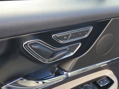 New 2026 Lincoln Corsair Premiere image 9