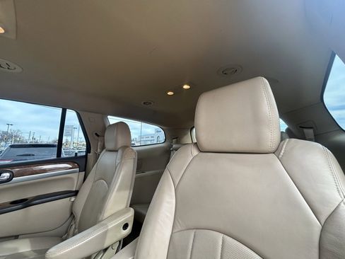 Used 2011 Buick Enclave CXL image 25