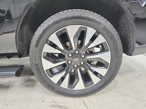 Used 2025 Ford Expedition Platinum w/ Driver's Package AWD/4WD image 56