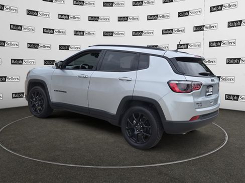 Used 2025 Jeep Compass Latitude w/ Altitude Special Edition AWD/4WD image 4