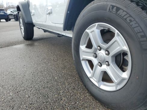 Used 2022 Jeep Wrangler Unlimited Sport w/ Sun And Sound Package image 36