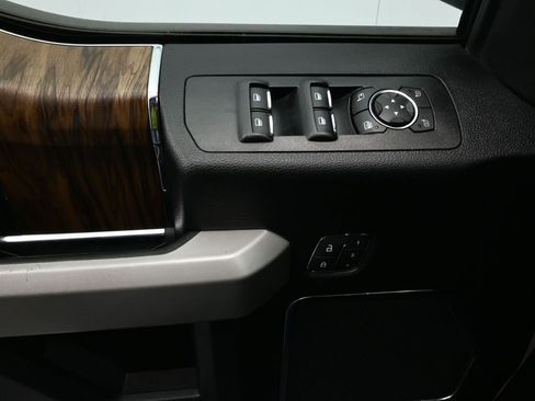 Used 2018 Ford F150 Lariat image 17