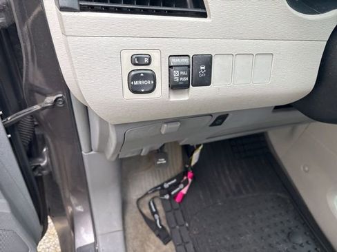 Used 2013 Toyota Sienna XLE FWD image 17