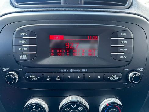 Used 2015 Kia Soul + image 4