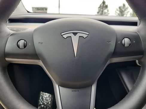Used 2022 Tesla Model Y Performance AWD/4WD image 18