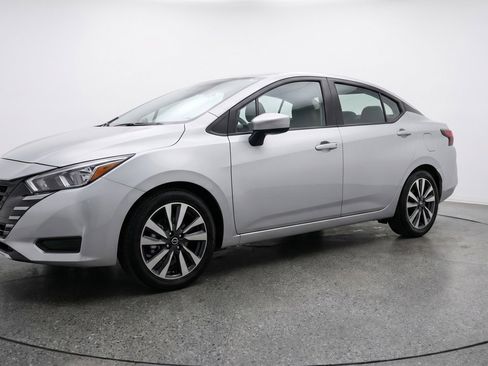 Used 2025 Nissan Versa SV FWD image 3
