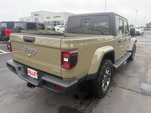 Used 2020 Jeep Gladiator Overland AWD/4WD image 3