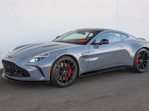 Used 2025 Aston Martin V8 Vantage Coupe image 18