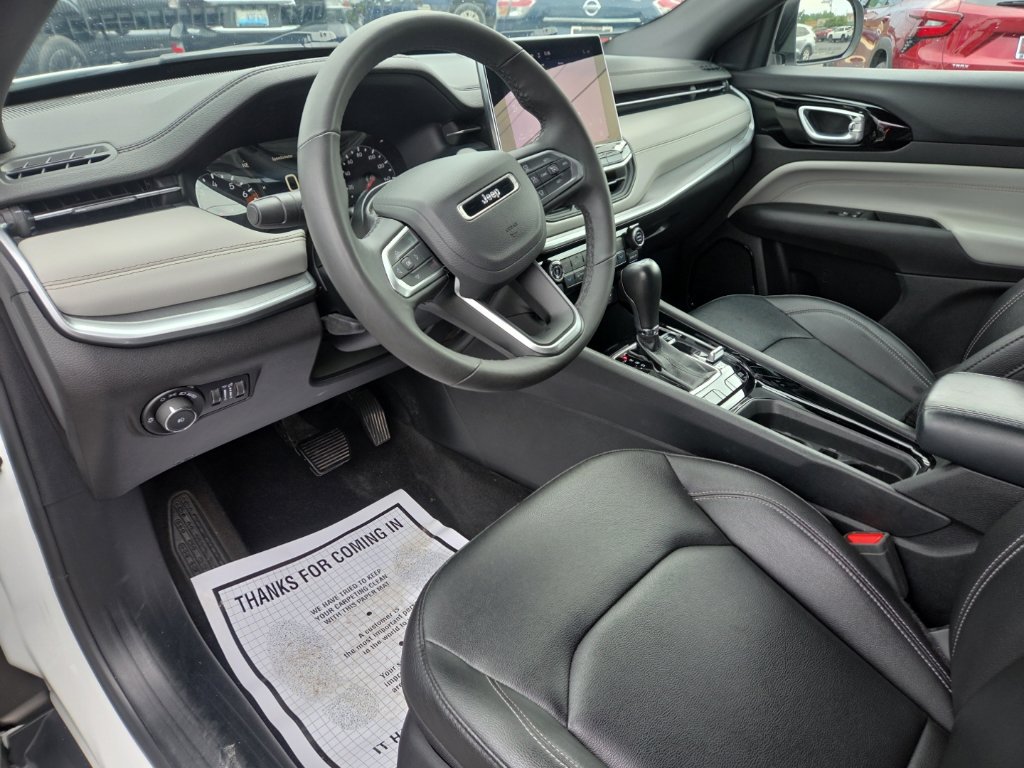 Used 2025 Jeep Compass Limited AWD/4WD image 14