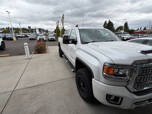Used 2018 GMC Sierra 2500 Denali AWD/4WD image 8