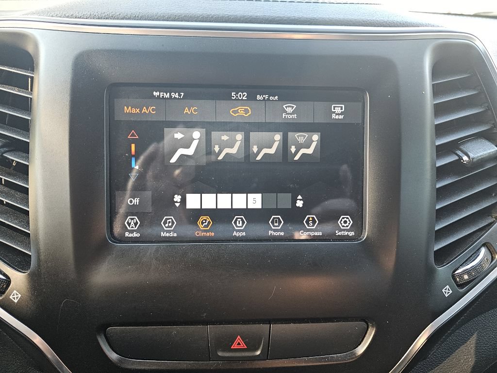 Used 2019 Jeep Cherokee Latitude w/ Popular Appearance Group AWD/4WD image 20