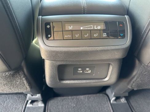 Used 2023 Nissan Pathfinder SL w/ Lighting Package (N92) FWD image 28
