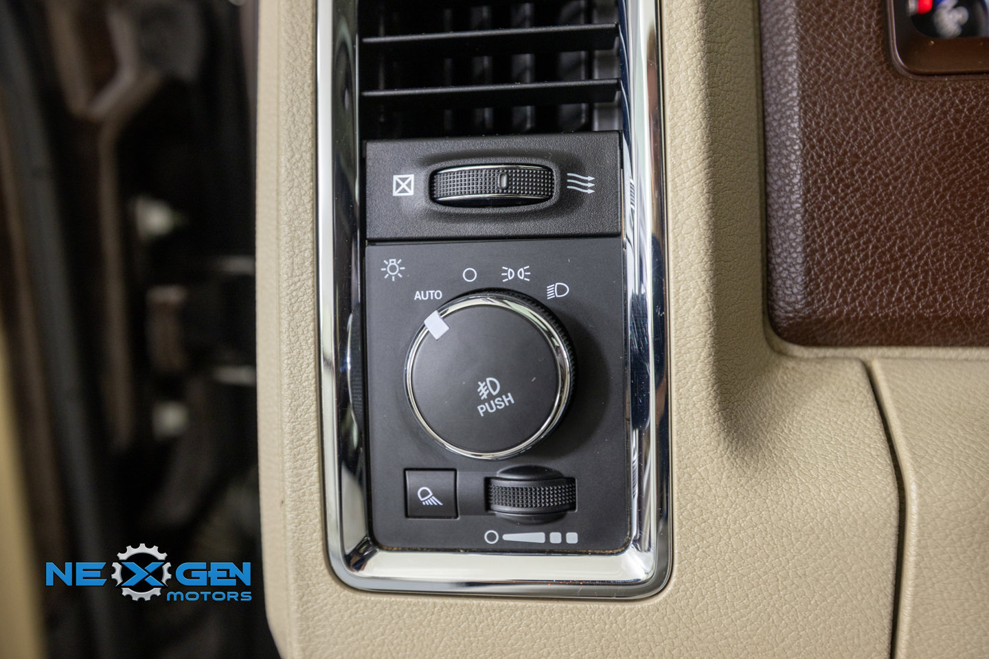 Used 2017 RAM 2500 Laramie w/ Convenience Group AWD/4WD image 14
