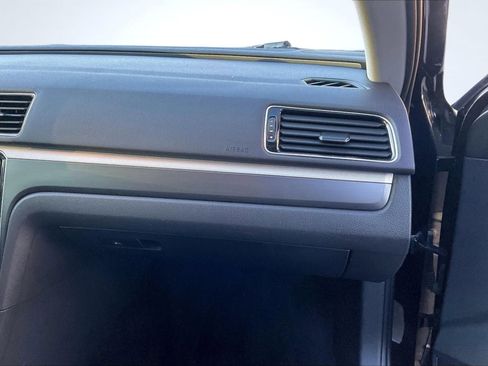 Used 2018 Volkswagen Passat 2.0T R-Line image 17