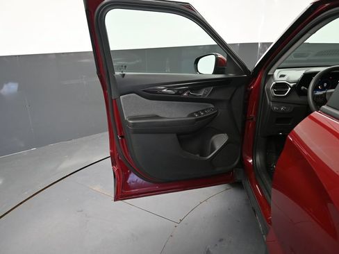 Used 2025 Chevrolet TrailBlazer LT AWD/4WD image 24